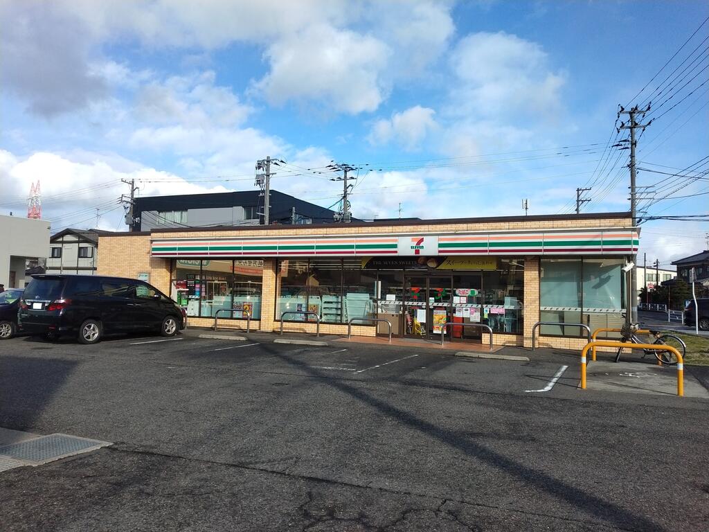 コンビニ　セブンイレブン新潟秋葉通店（コンビニ）まで328m