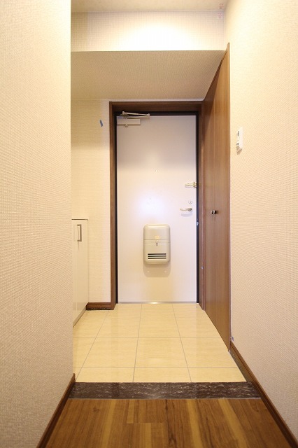 玄関　同物件別室です。
