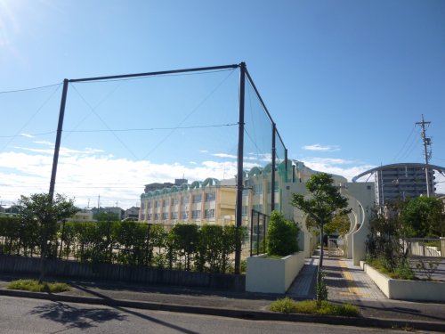 小学校　小坂小学校（小学校）まで398m