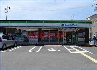 コンビニ　ファミリーマート茨木太田二丁目店（コンビニ）まで61m
