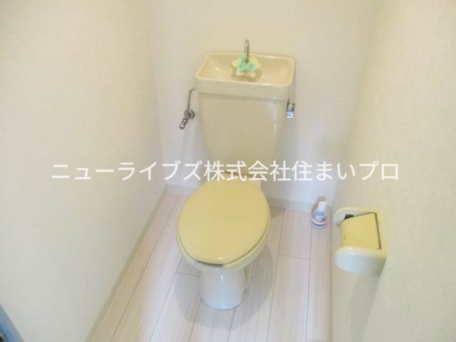 京阪本線 萱島駅 徒歩5分 3階建 築38年のトイレ写真