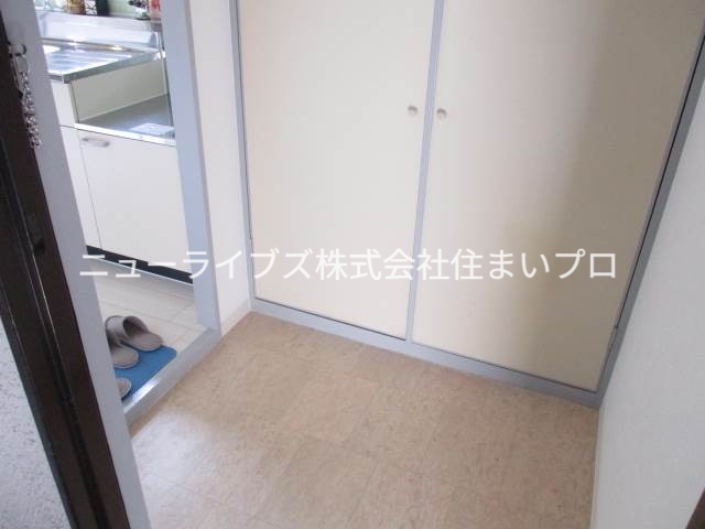 京阪本線 萱島駅 徒歩5分 3階建 築38年の玄関写真