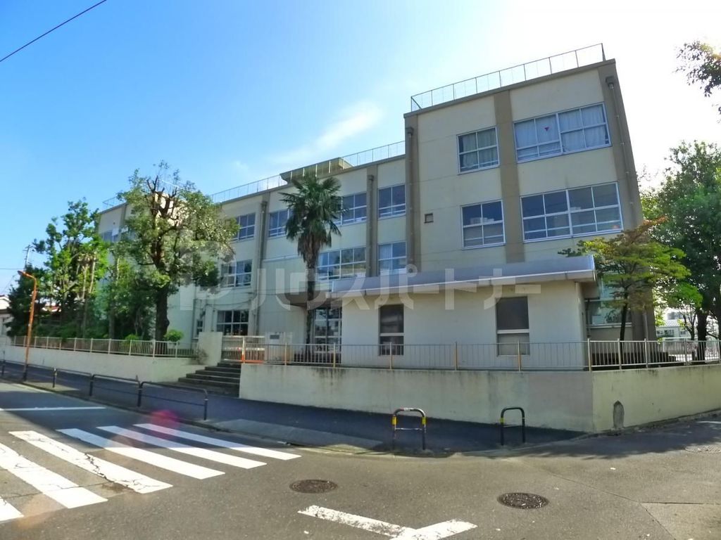 小学校　足立区立鹿浜第一小学校（小学校）まで620m