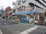 コンビニ　ローソン東門前駅前店（コンビニ）まで85m