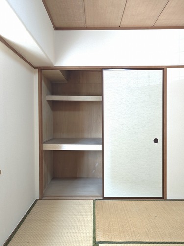 眺望　和室の押入