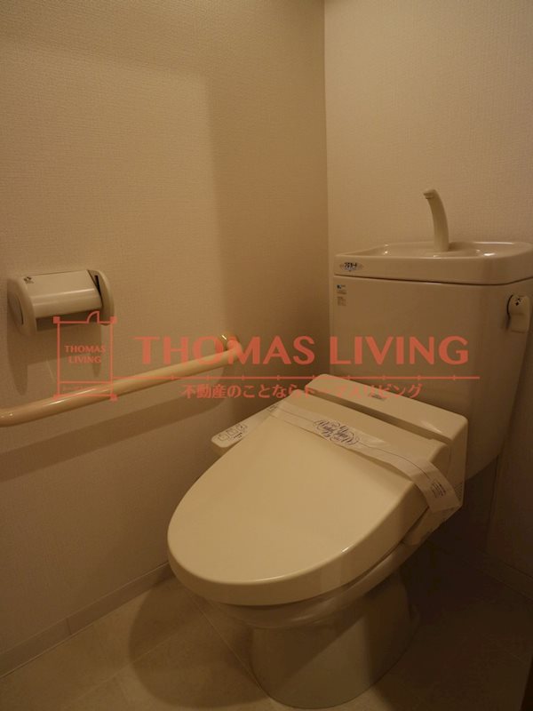 トイレ　リノベーション前のお写真です。