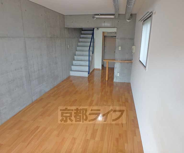 パラディース竹宇の居間写真