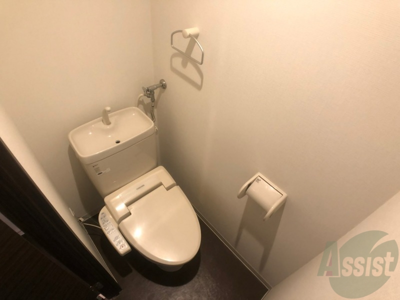 トイレ　ウォシュレット機能がついたトイレです。安心して使用できますね