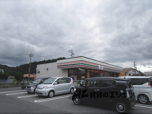 コンビニ　セブンイレブン信楽長野店（コンビニ）まで950m