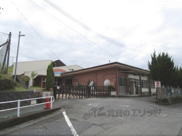 幼稚園・保育園　甲賀市立信楽こども園（幼稚園・保育園）まで1000m