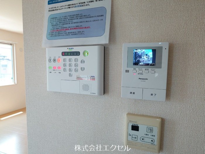その他　モニター付きインターホンです。