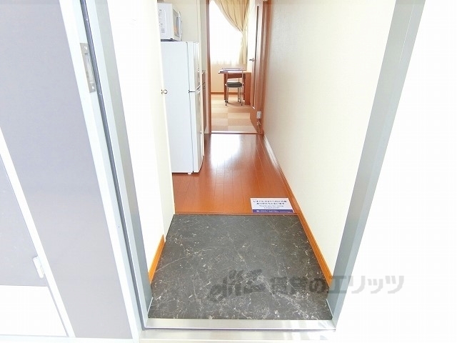 レオパレス五個荘の玄関写真