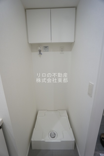 その他　水漏れの心配がない防水パン付きの洗濯機置き場です