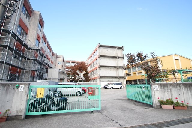 小学校　名古屋市立極楽小学校（小学校）まで500m