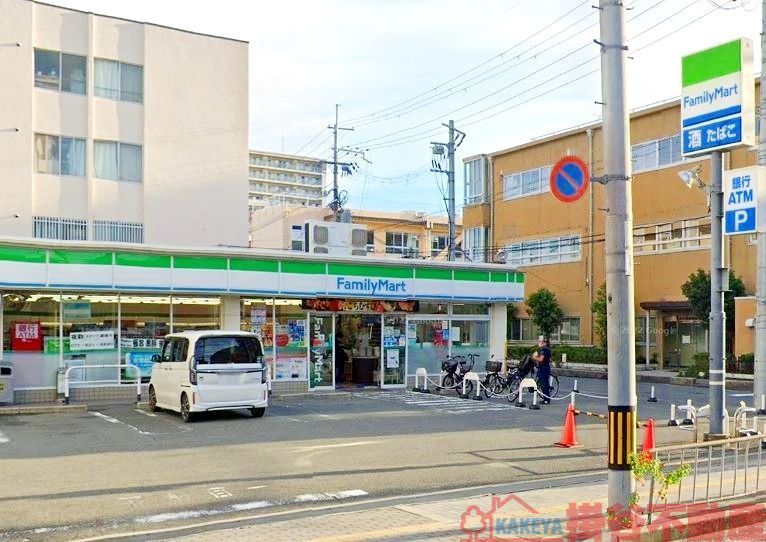 コンビニ　ファミリーマート茨木中央通店（コンビニ）まで580m