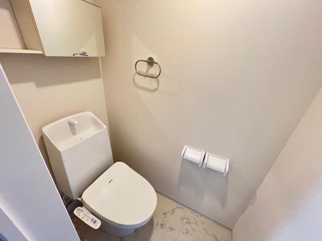 小田原市酒匂 アパートII期新築工事のトイレ写真