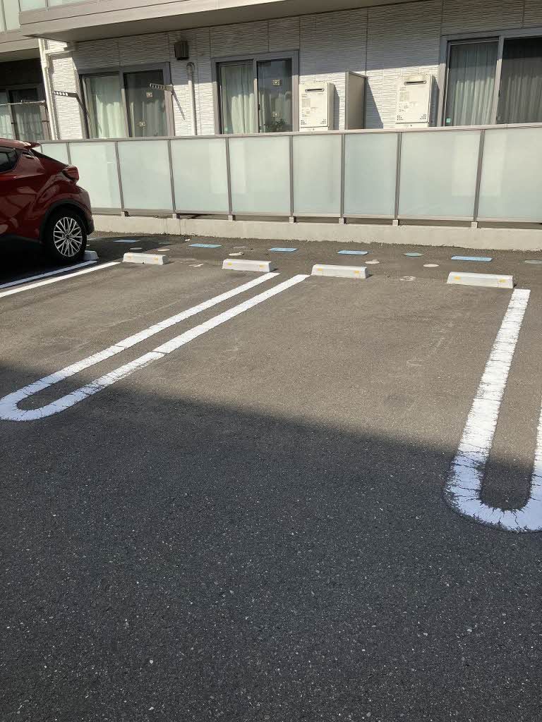 建物外観　駐車場