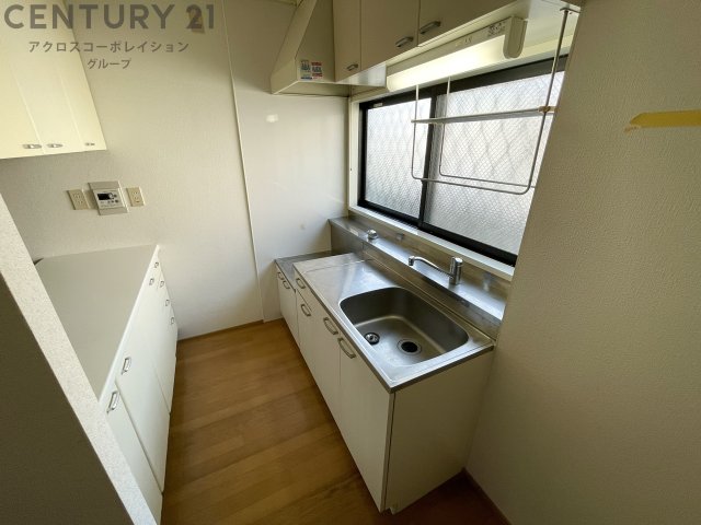 キッチン　キッチンに窓があって換気も楽々♪