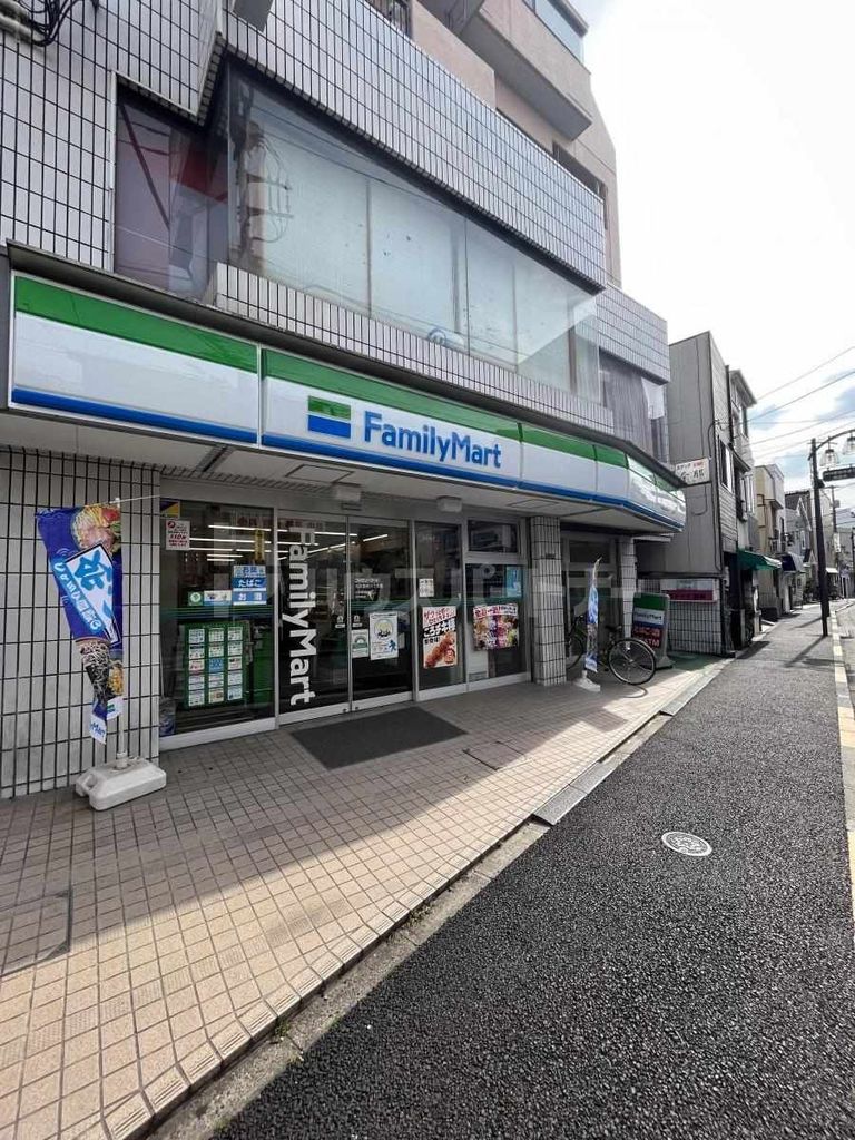 コンビニ　ファミリーマート北区豊島八丁目店（コンビニ）まで600m