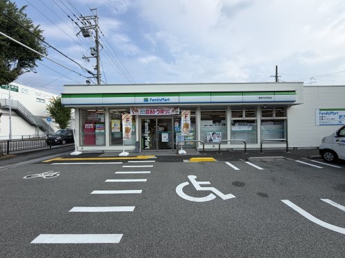 コンビニ　ファミリーマート箕面市役所前店（コンビニ）まで1844m