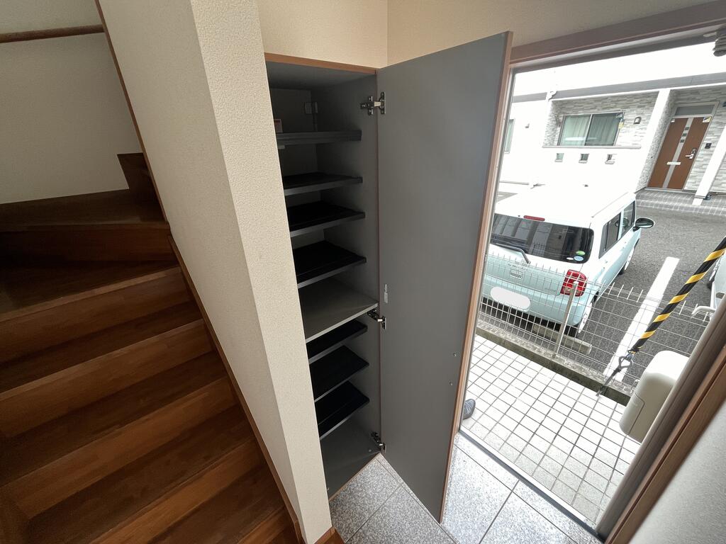 玄関　同物件2階参考写真