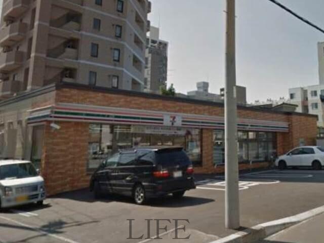 コンビニ　セブンイレブン札幌琴似2条5丁目店（コンビニ）まで184m