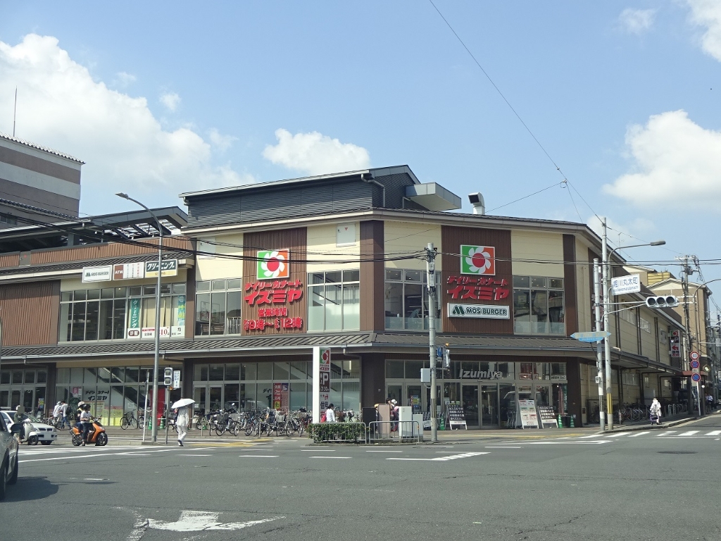 ショッピングセンター　デイリーカナートイズミヤ堀川丸太町店（ショッピングセンター）まで311m