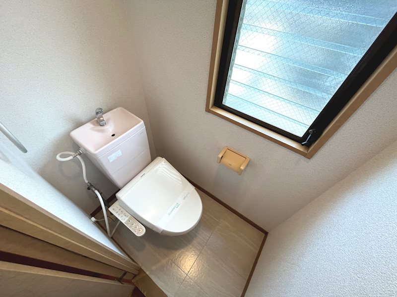 東急東横線 綱島駅 徒歩6分 3階建 築31年のトイレ写真