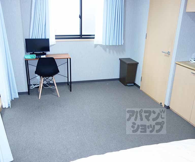 プリシード東福寺レジデンスの居間写真