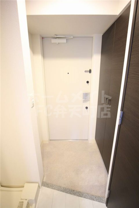 玄関　収納もある玄関です
