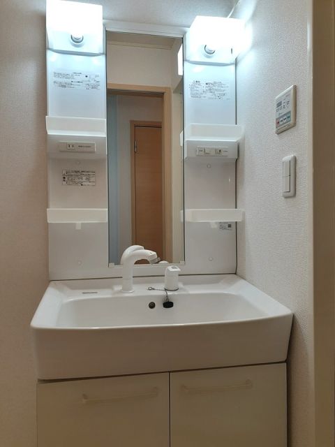 ＪＲ東海道本線 戸塚駅 バス乗車時間：10分 最寄りバス停で下車 徒歩2分 2階建 築18年の内装写真