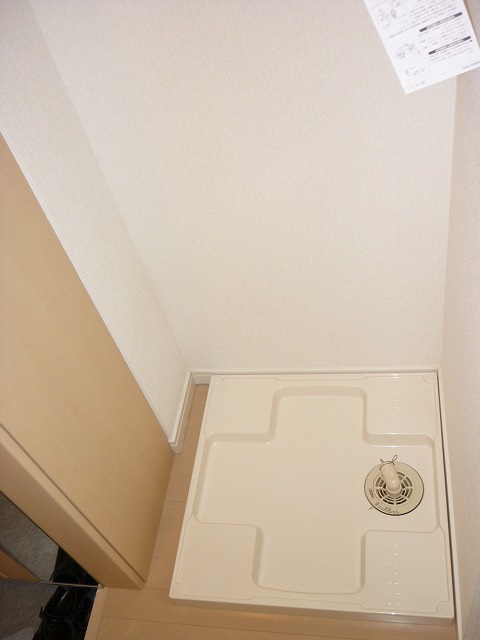 その他設備　防水パン付きの室内洗濯機置場