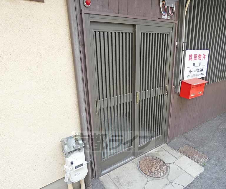 その他共有部分　建物入口です。