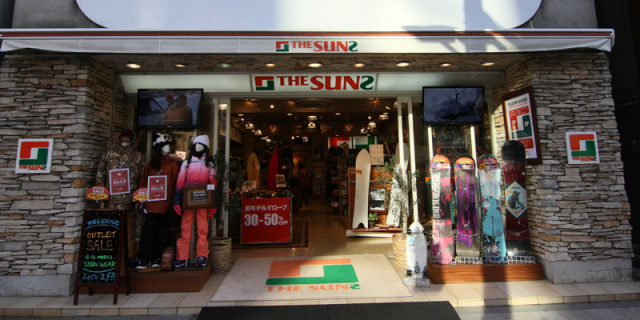 ショッピングセンター　THE　SUNS神田小川町店（ショッピングセンター）まで388m