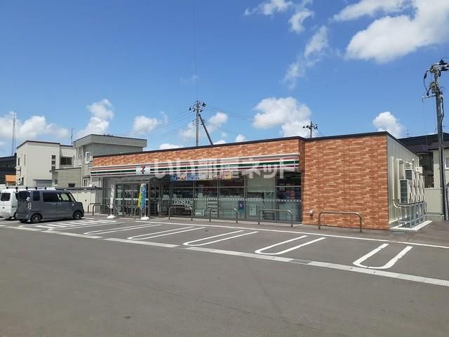 コンビニ　セブンイレブン 青森新城平岡店（コンビニ）まで654m
