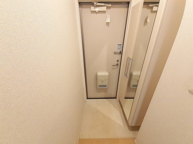 ＪＲ東海道本線 桂川駅 徒歩11分 3階建 築9年の玄関写真