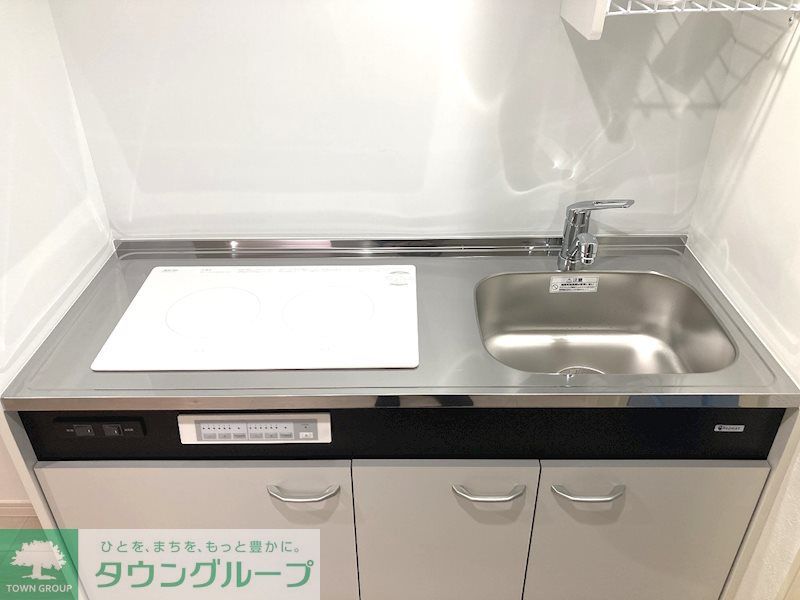 キッチン　一人暮らしに丁度いいサイズ、お手入れ楽々のIHキッチンです！
