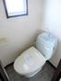 トイレ　トイレスペース。窓付きです。