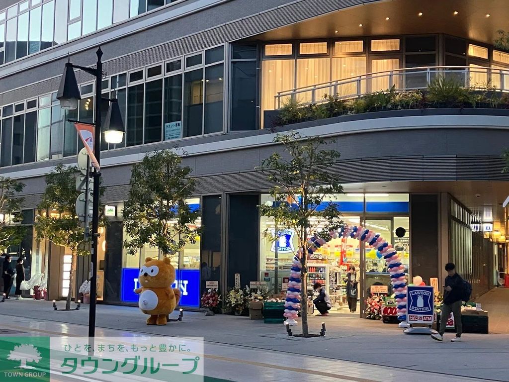 コンビニ　ローソン大宮サクラスクエア店（コンビニ）まで190m