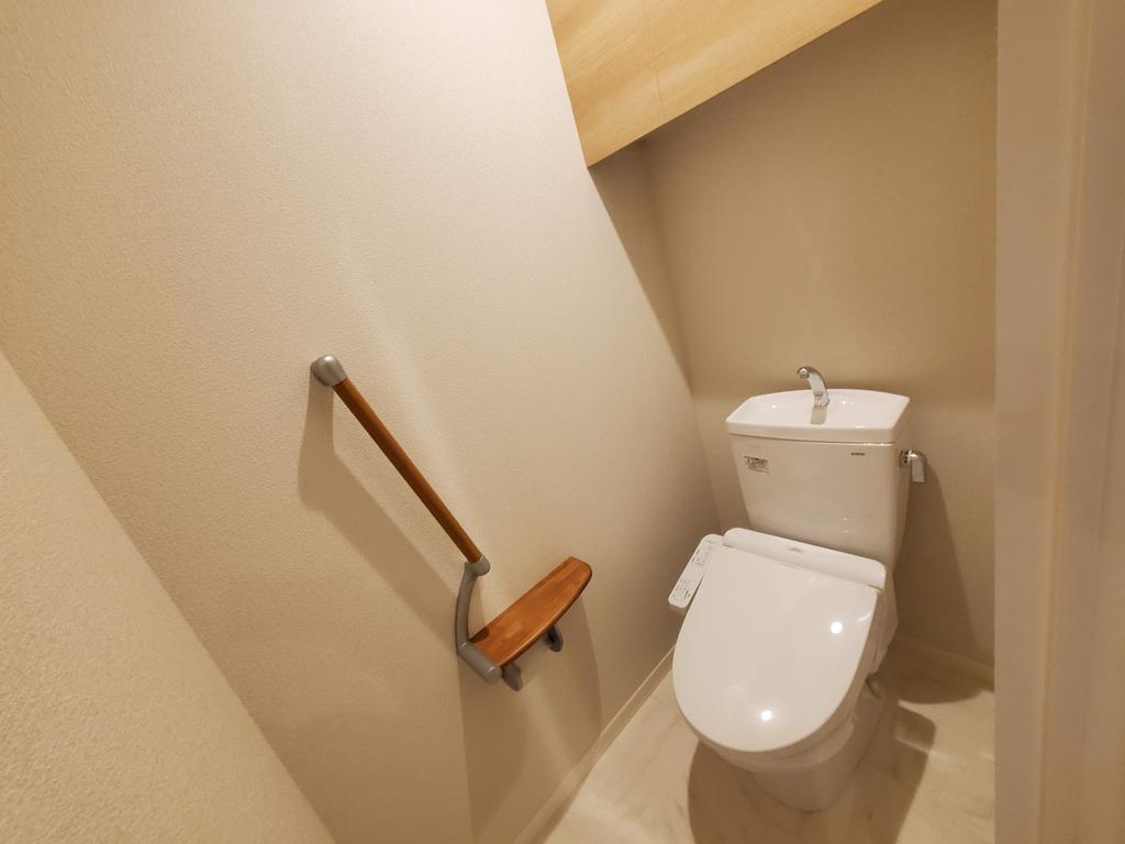 近鉄奈良線 若江岩田駅 徒歩4分 3階建 築6年のトイレ写真