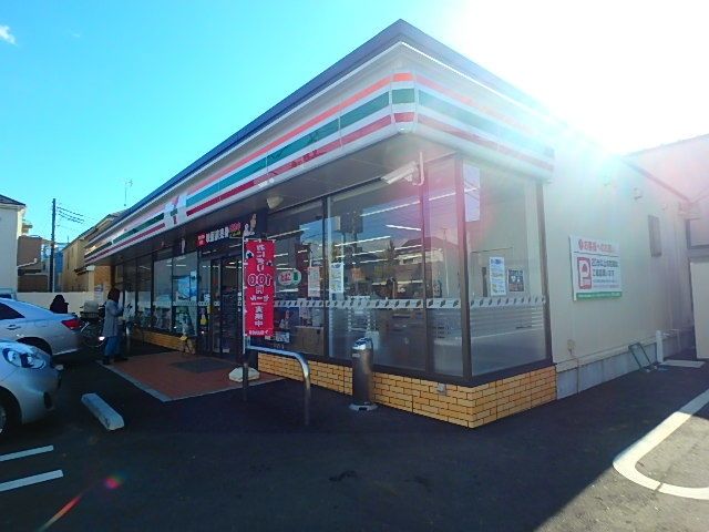 コンビニ　セブンイレブン（コンビニ）まで303m