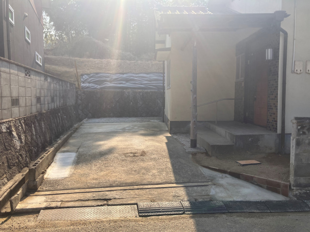 駐車場　縦列駐車で二台駐車可能♪玄関近いので荷物も入れやすいですね♪