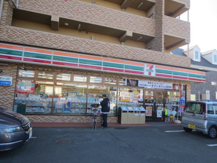 コンビニ　セブンイレブン河原町店（コンビニ）まで422m