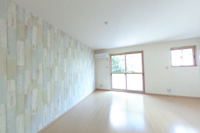 リプルス浜の宮II A棟の居間写真