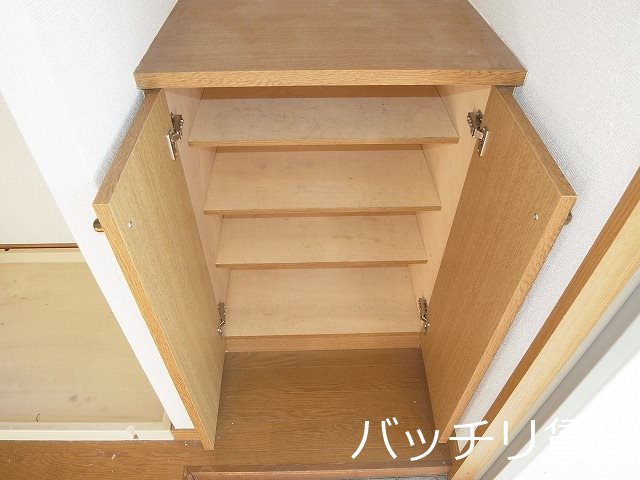玄関　別号室イメージの為、現状を優先致します。