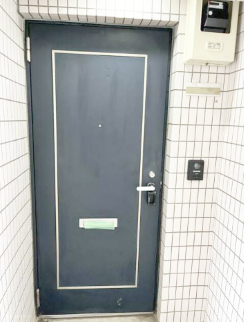 京成本線 谷津駅 徒歩13分 3階建 築37年の玄関写真