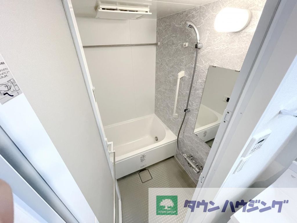 都営三田線 板橋本町駅 徒歩7分 14階建 築5年の風呂写真