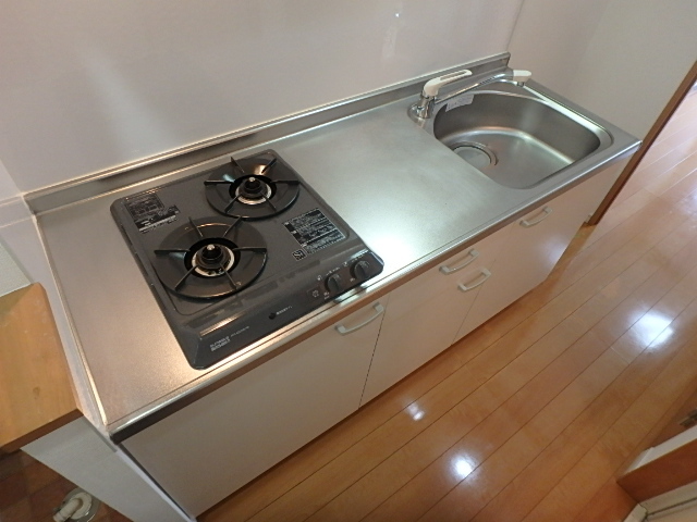 キッチン　調理スペースも広々でお料理もはかどりますね。