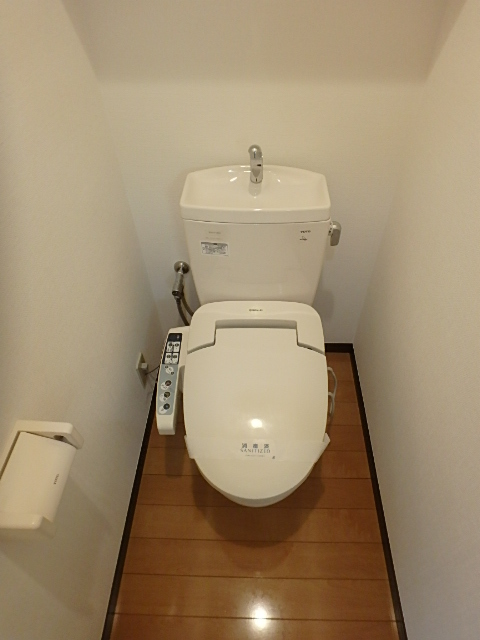 トイレ　シャワートイレも標準装備。