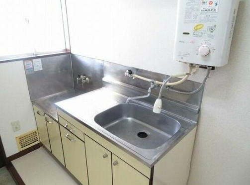 キッチン　給湯機付きで冬でも安心です。